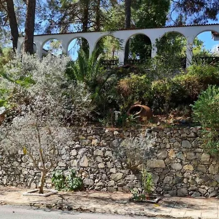 Charming In Moniatis, Cyprus - Private Pool Garden Villa Szaítasz